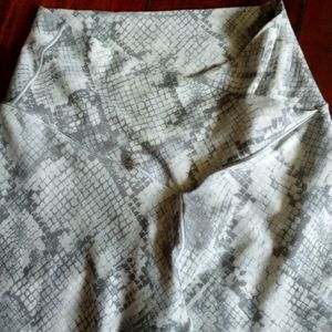 aerie offline full length V waist snakeskin leggings